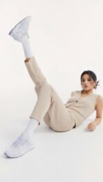 CONJUNTO JAKAR BEIGE - Imagen 2