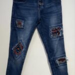 JEANS PARCHES BOTONES