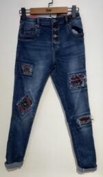 JEANS PARCHES BOTONES