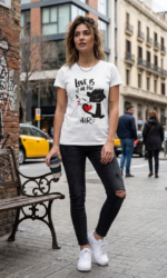 CAMISETA LOVE IS IN THE AIR
