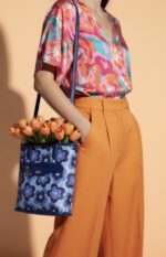 MINI TOTE FLORES REVERSIBLE - Imagen 11